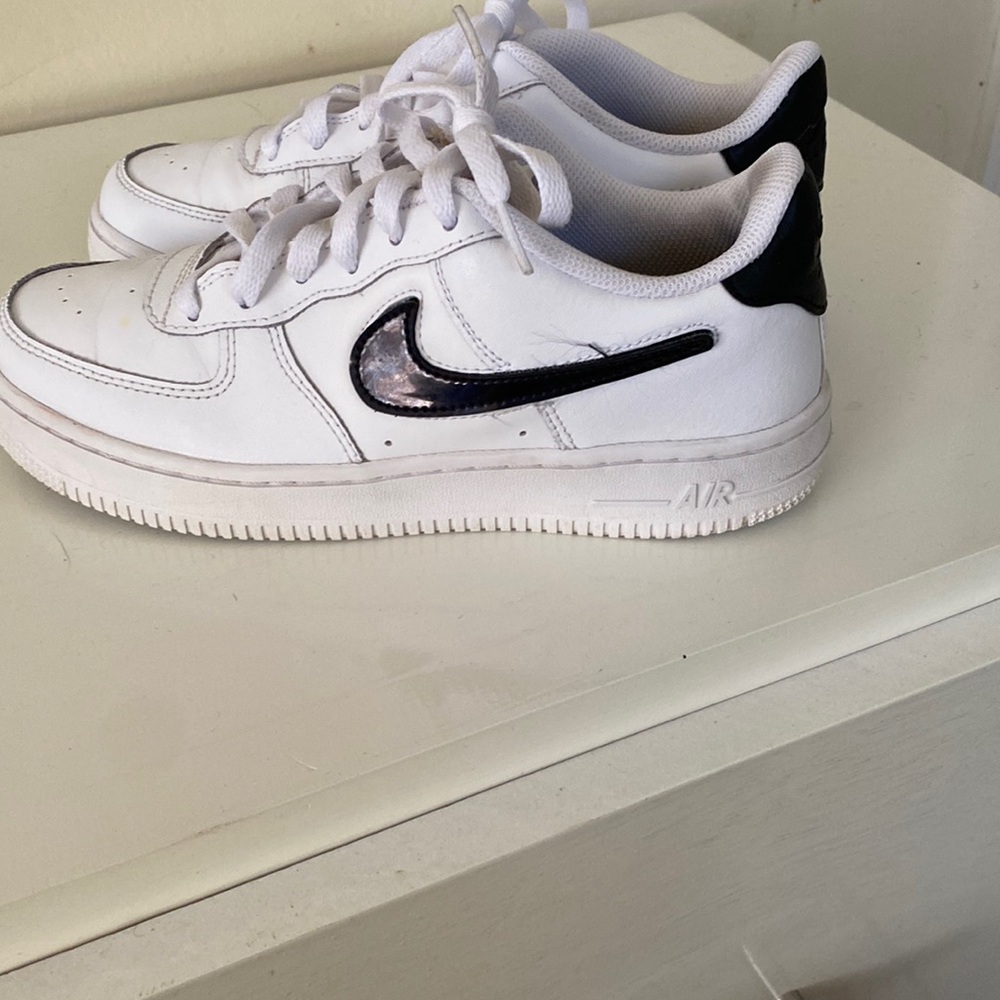 selling Af1 with removable swoosh. Swoosh colors black, green, glossy black/gray